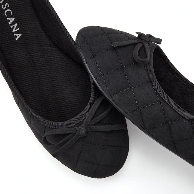 LASCANA Ballerina »Slipper, Schlüpfschuh, Freizeitschuh, Slip-On-Sneaker,« mit eleganter Schleifenapplikation VEGAN