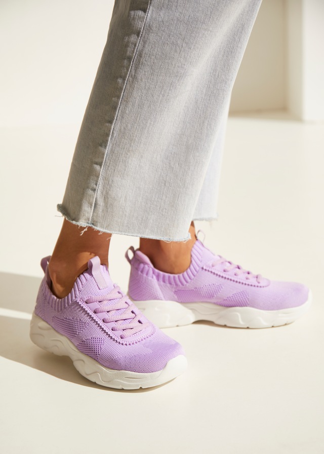LASCANA ACTIVE Sneaker »Turnschuhe,« ultraleicht und bequem zum Reinschlüpfen mit Zierschnürung VEGAN
