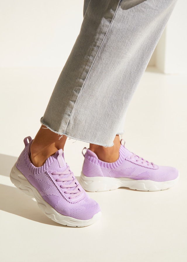 LASCANA ACTIVE Sneaker »Turnschuhe,« ultraleicht und bequem zum Reinschlüpfen mit Zierschnürung VEGAN