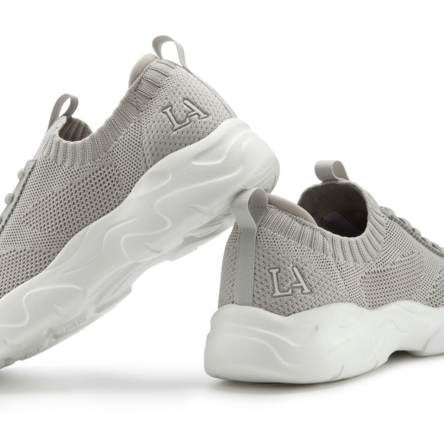 LASCANA ACTIVE Sneaker »Turnschuhe,« ultraleicht und bequem zum Reinschlüpfen mit Zierschnürung VEGAN