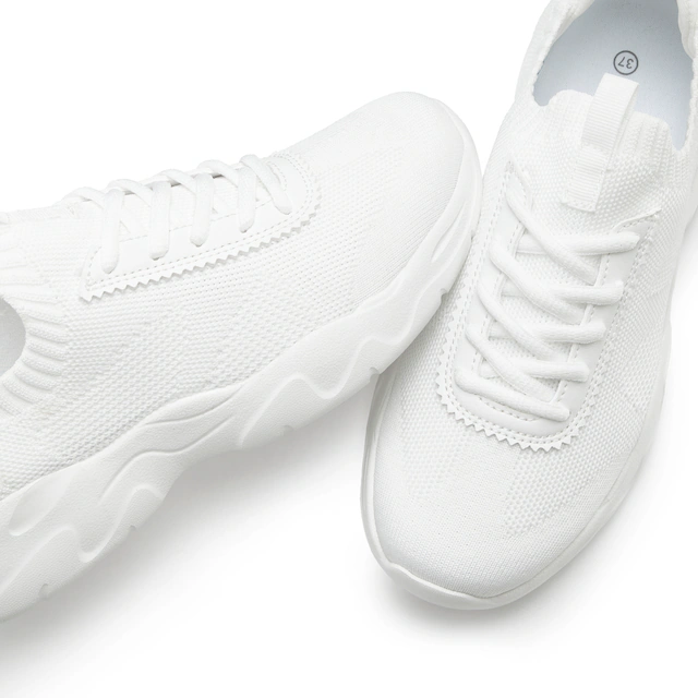 LASCANA ACTIVE Sneaker »Turnschuhe,« ultraleicht und bequem zum Reinschlüpfen mit Zierschnürung VEGAN