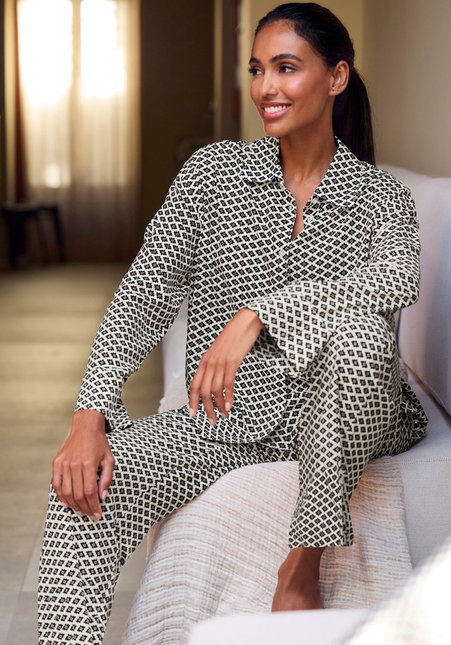 LASCANA Pyjamaoberteil mit edlem Allover-Druck