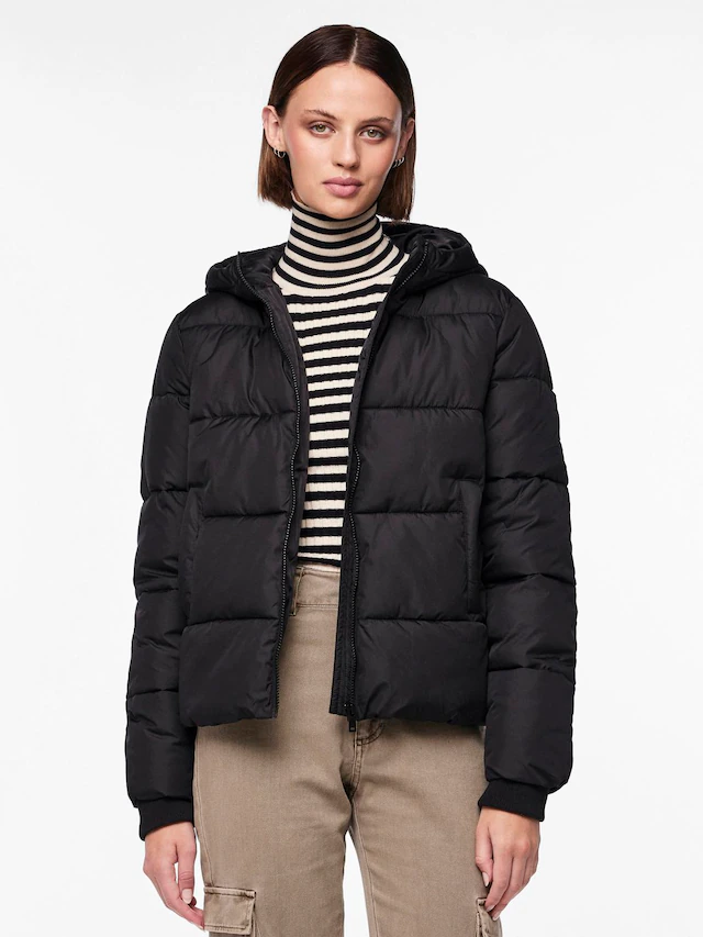 pieces Steppjacke »PCBEE NEW SHORT PUFFER JACKET NOOS BC« mit Kapuze Kunstfaser