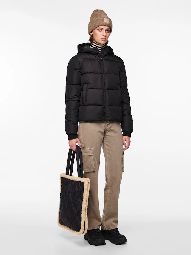 pieces Steppjacke »PCBEE NEW SHORT PUFFER JACKET NOOS BC« mit Kapuze Kunstfaser