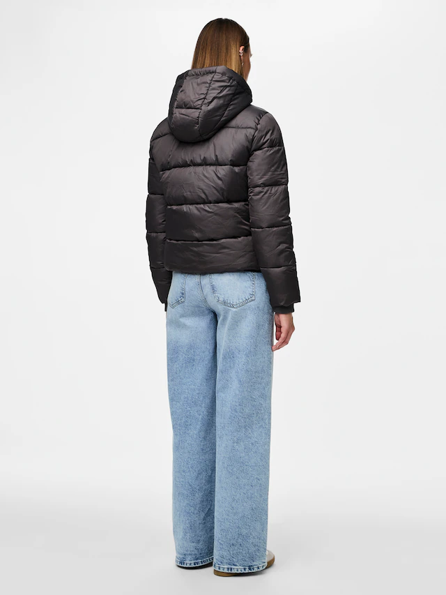 pieces Steppjacke »PCBEE NEW SHORT PUFFER JACKET NOOS BC« mit Kapuze Kunstfaser