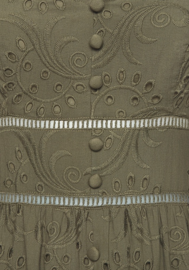 LASCANA Midikleid mit sommerlicher Lochstickerei