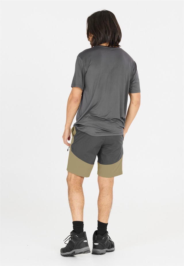 WHISTLER Shorts mit 4-Wege-Stretch-Material