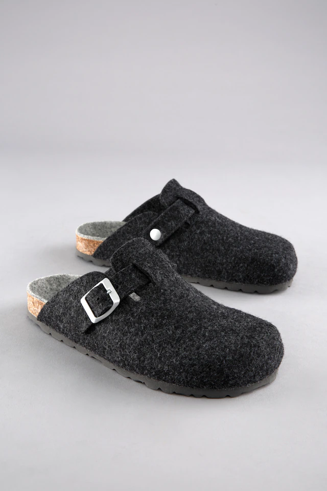 Aniston SHOES Clog Hausschuh, Homeslipper mit verstellbarem Riemchen