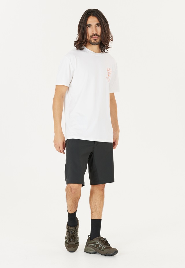 WHISTLER Shorts »Gerd« in bequemer und dehnbarer Qualität