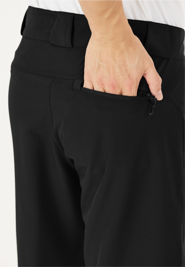 WHISTLER Shorts »Gerd« in bequemer und dehnbarer Qualität