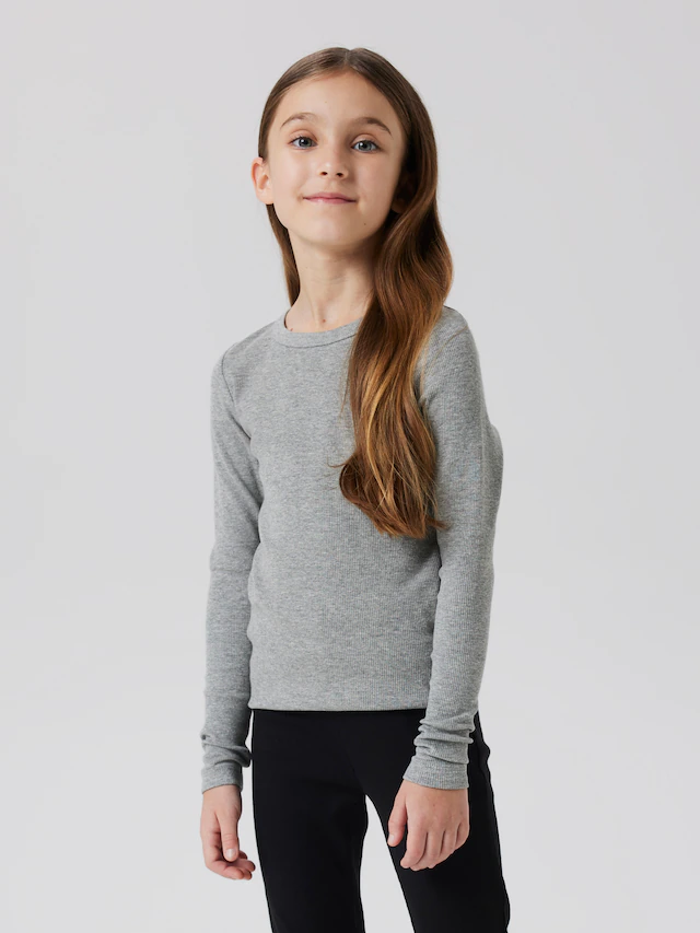 Name It Langarmshirt »NKFNAKAL LS TOP NOOS« in Basic-Form und leicht gerippter Qualität