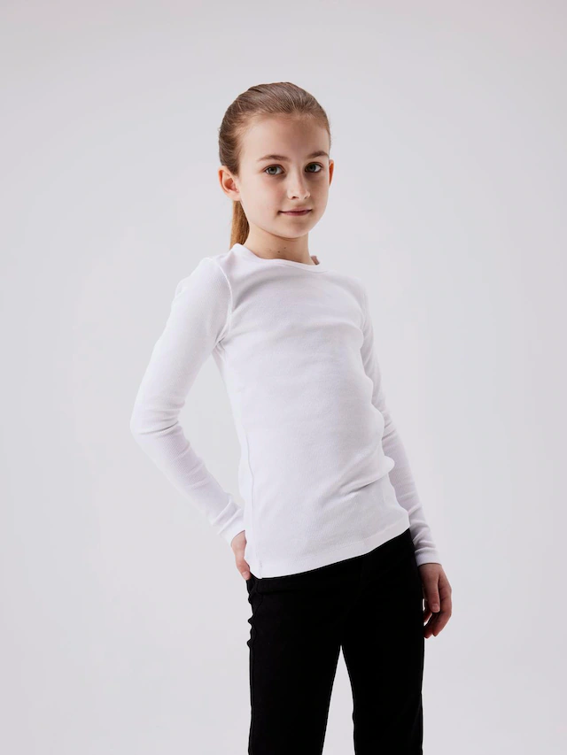 Name It Langarmshirt »NKFNAKAL LS TOP NOOS« in Basic-Form und leicht gerippter Qualität