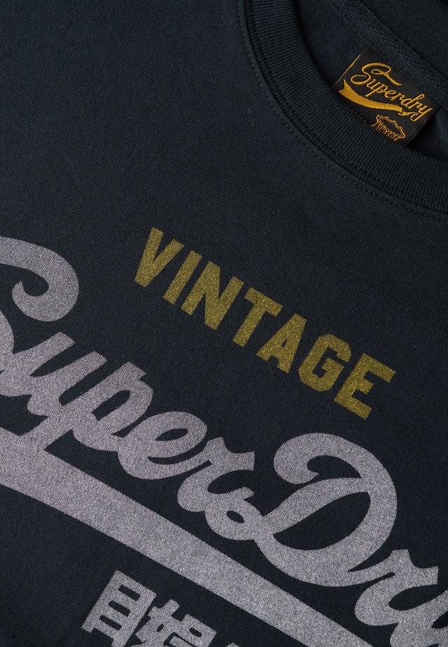 Superdry Rundhalsshirt »VL HERITAGE RELAXED TEE« Relaxed Fit, aus Baumwolle und Single Jersey, Kurzarm, pflegeleicht