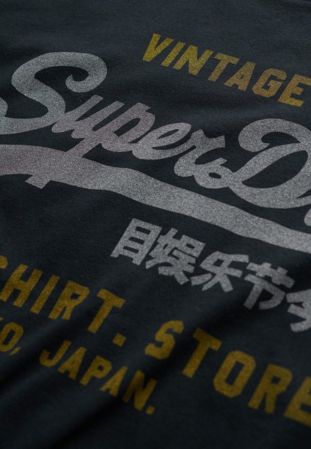 Superdry Rundhalsshirt »VL HERITAGE RELAXED TEE« Relaxed Fit, aus Baumwolle und Single Jersey, Kurzarm, pflegeleicht