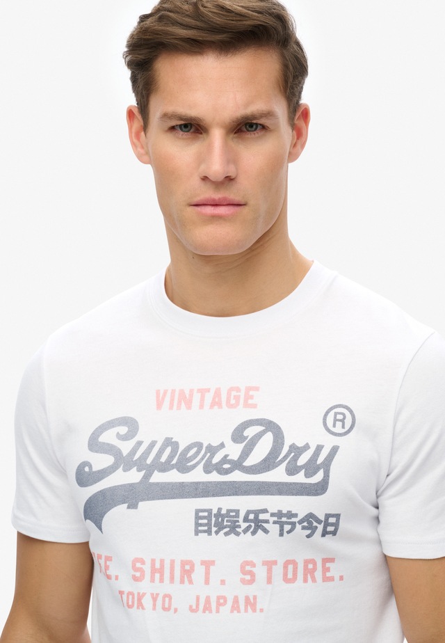 Superdry Rundhalsshirt »VL HERITAGE RELAXED TEE« Relaxed Fit, aus Baumwolle und Single Jersey, Kurzarm, pflegeleicht