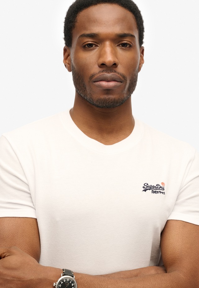 Superdry Rundhalsshirt »ESSENTIAL CONTRAST EMB TEE« Slim Fit, aus Baumwolle und Single Jersey, mit Print, pflegeleicht