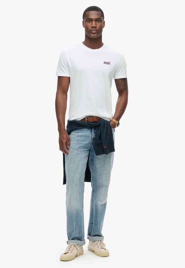 Superdry Rundhalsshirt »ESSENTIAL CONTRAST EMB TEE« Slim Fit, aus Baumwolle und Single Jersey, mit Print, pflegeleicht