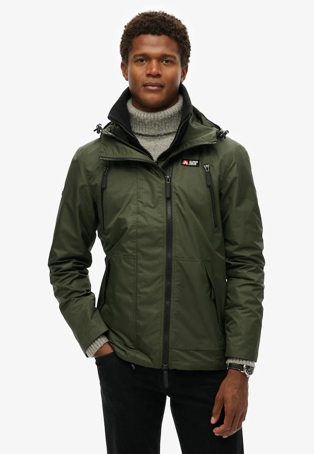 Superdry Outdoorjacke »HOODED MTN WINDBREAKER JACKET« mit Kapuze mit Kunstfaser aus Polyester, Relaxed Fit, hüftlange Schnittform