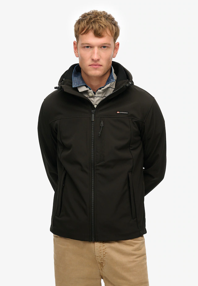 Superdry Outdoorjacke »HOODED SOFT SHELL TREKKER JKT« mit Kapuze aus Polyester und Elasthan, elastischer Tragekomfort, pflegeleicht