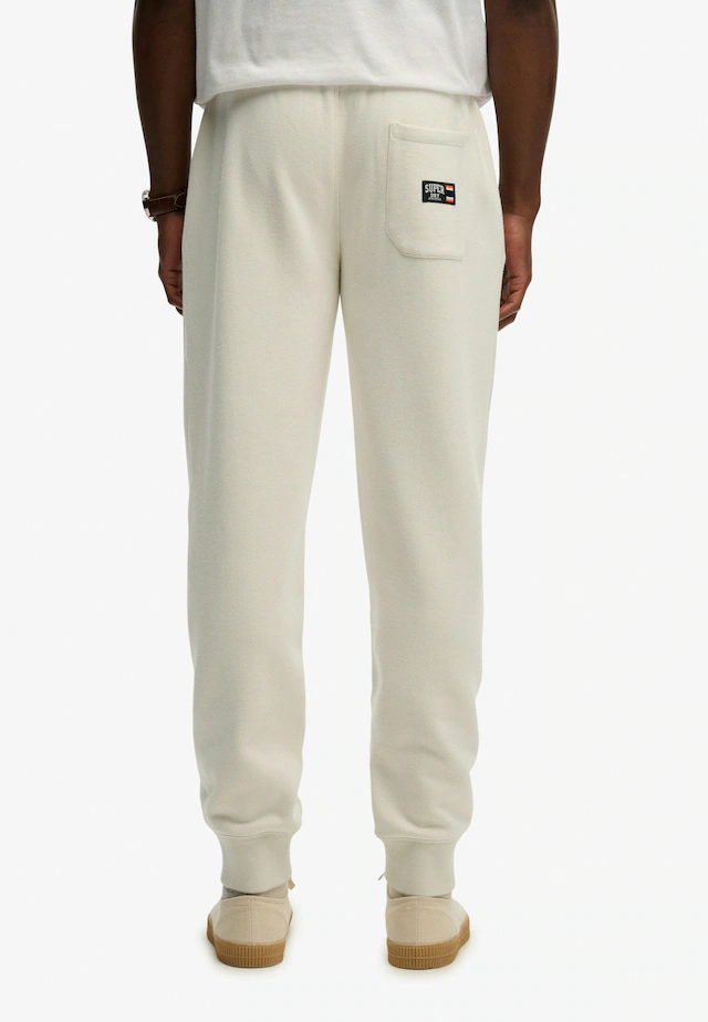 Superdry Sweathose »ESSENTIAL LOGO JOGGERS HB« aus Baumwollmischung, mit angerauter Sweatware, Relaxed Fit