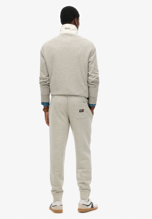 Superdry Sweathose »ESSENTIAL LOGO JOGGERS HB« aus Baumwollmischung, mit angerauter Sweatware, Relaxed Fit