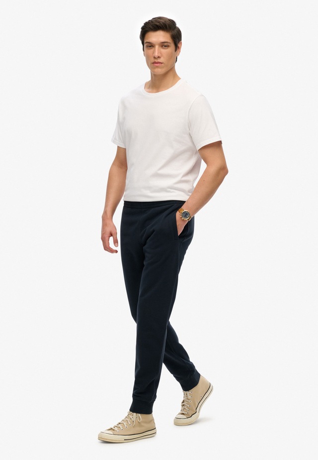 Superdry Sweathose »ESSENTIAL LOGO JOGGERS HB« aus Baumwollmischung, mit angerauter Sweatware, Relaxed Fit