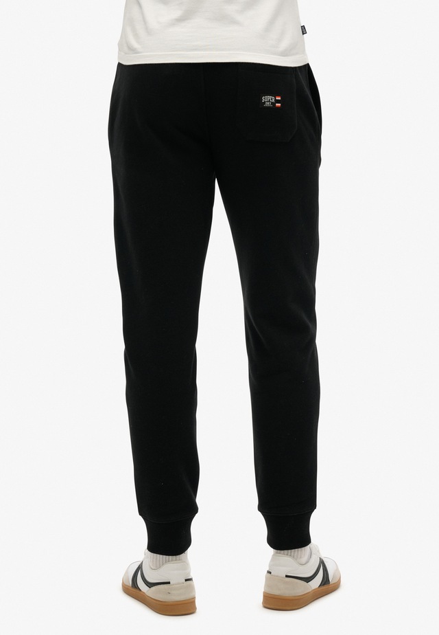 Superdry Sweathose »ESSENTIAL LOGO JOGGERS HB« aus Baumwollmischung, mit angerauter Sweatware, Relaxed Fit