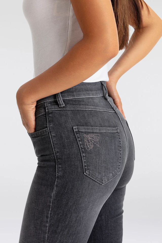 MAC Gerade Jeans »MELANIE dragon-fly« Dekoratibe Nietendetails auf der hinteren Tasche