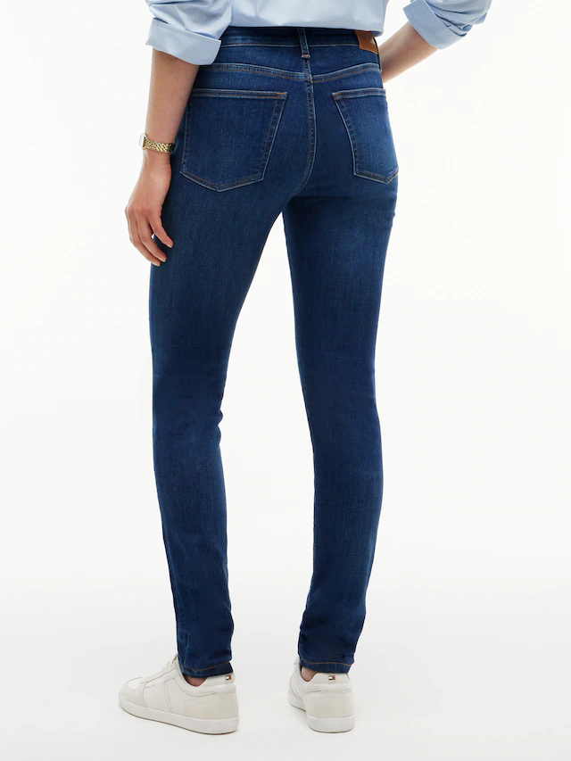 Tommy Hilfiger Skinny-fit-Jeans »COMO Skinny RW ACE mit Logo-Badge und knöchellangem Schnitt« Baumwollmischung, skinny fit