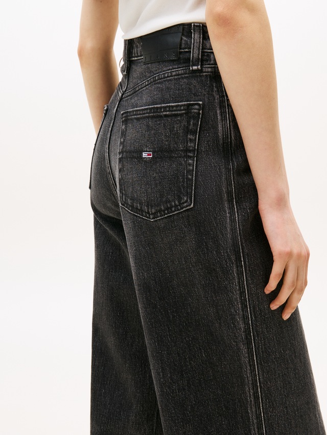 Tommy Jeans Weite Jeans »Claire High Rise« mit Logo-Badge