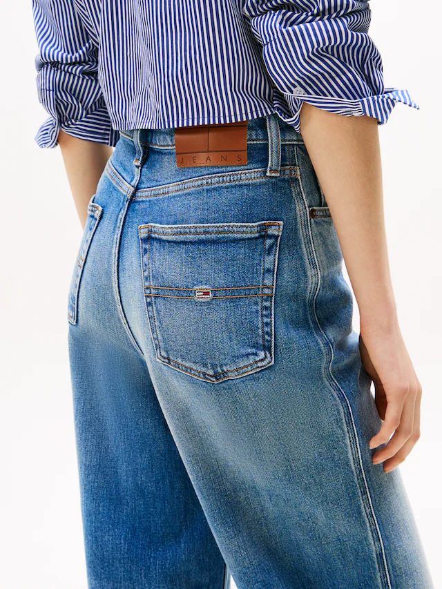 Tommy Jeans Weite Jeans »Claire High Rise« mit Logo-Badge