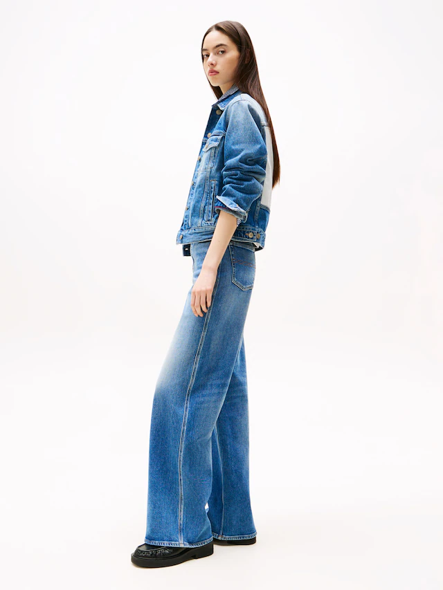 Tommy Jeans Weite Jeans »Claire High Rise« mit Logo-Badge
