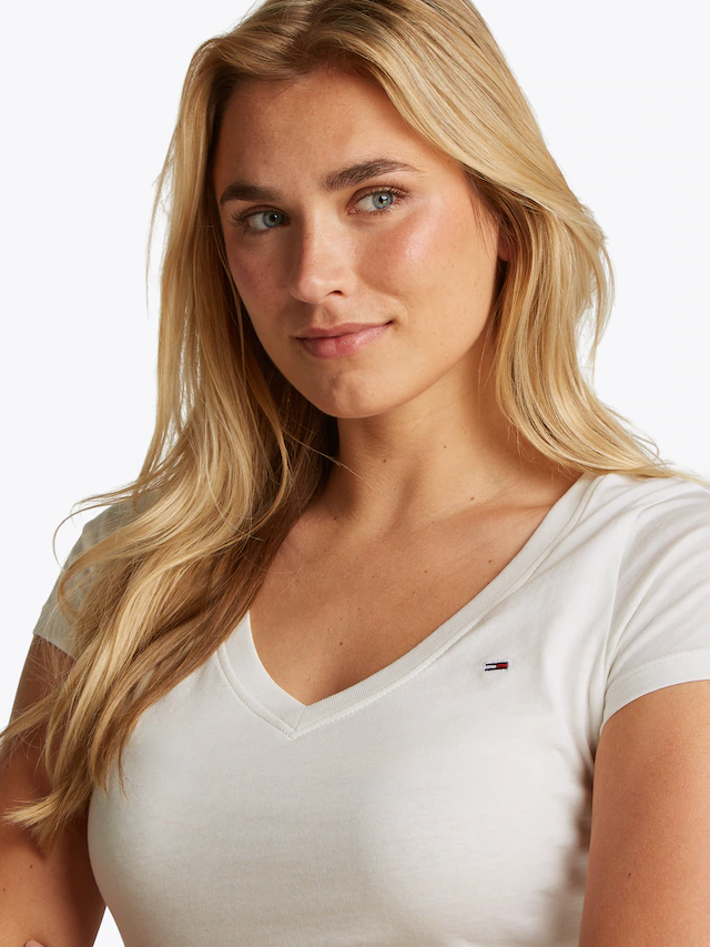 Tommy Jeans Kurzarmshirt »TJW SLIM V-NECK TEE« mit Logo-Stickerei