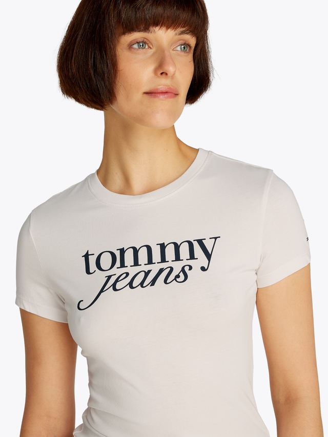 Tommy Jeans Curve Rundhalsshirt »Shirt TJW SLIM ESSENTIAL« in Großen Größen, Logo-Print auf Brusthöhe, mit Logostickerei