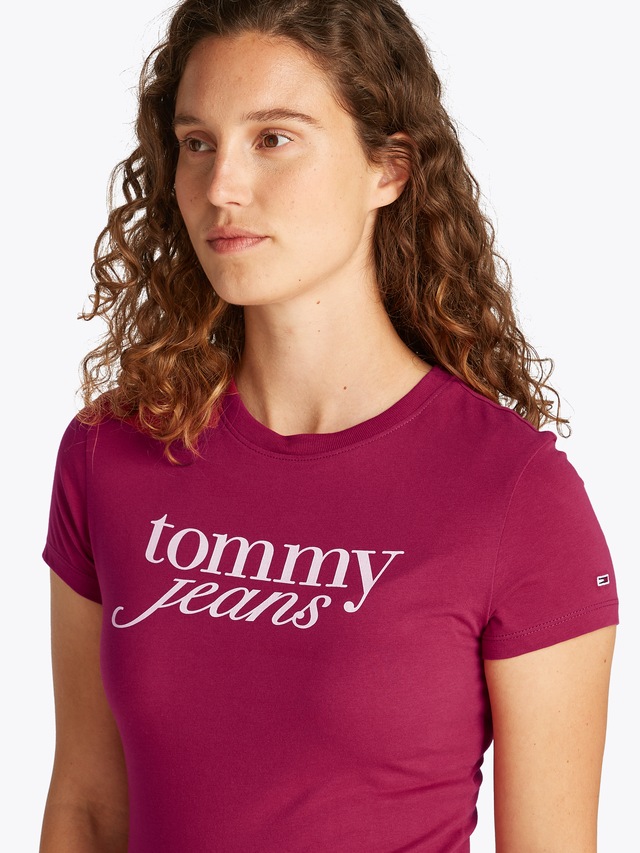 Tommy Jeans Curve Rundhalsshirt »Shirt TJW SLIM ESSENTIAL« in Großen Größen, Logo-Print auf Brusthöhe, mit Logostickerei