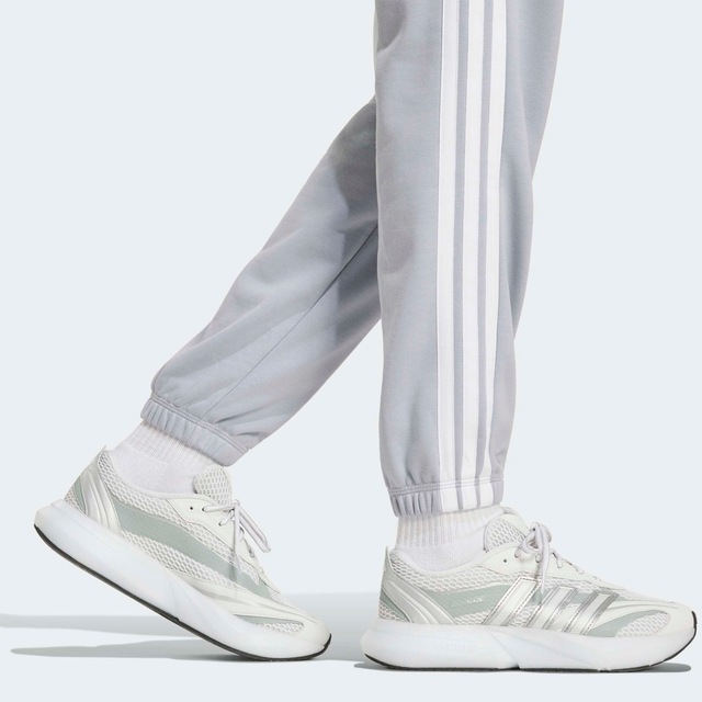 adidas Sportswear Sporthose »ESSENTIALS 3-STREIFEN FRENCH TERRY CUFFED« Reguläre Passform, mittelhoher Bund, weiches French Terry Material