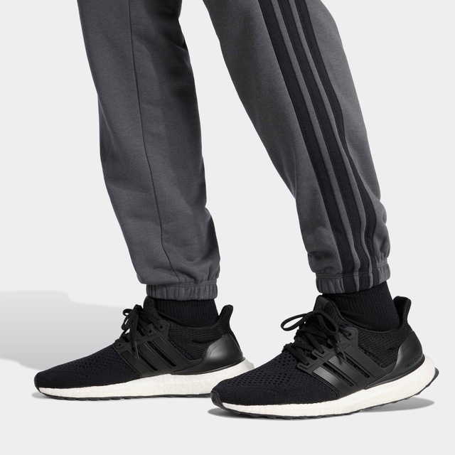adidas Sportswear Sporthose »ESSENTIALS 3-STREIFEN FRENCH TERRY CUFFED« Reguläre Passform, mittelhoher Bund, weiches French Terry Material