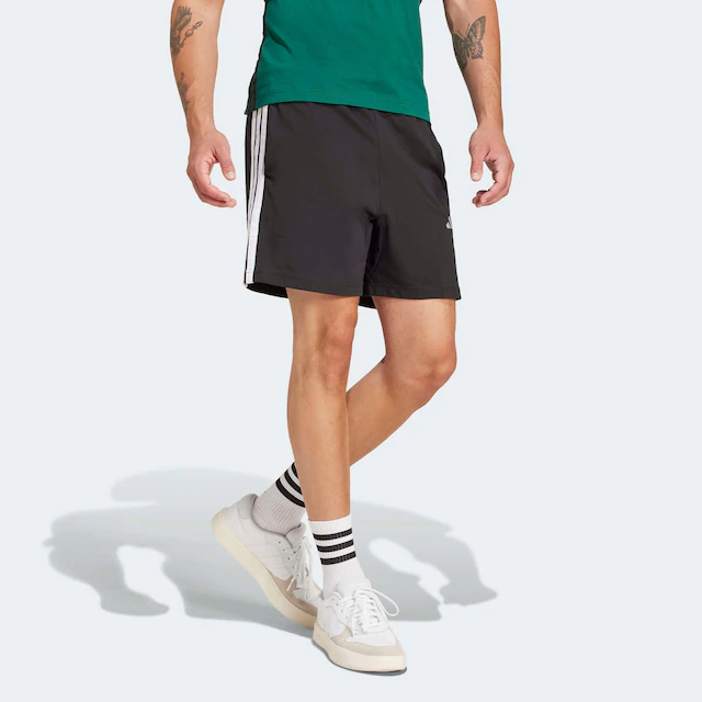adidas Sportswear Shorts »ESSENTIALS 3-STREIFEN SINGLE JERSEY 7-INCH« klassischer Schnitt, für Laufen und Alltag, mit Kordelverschluss