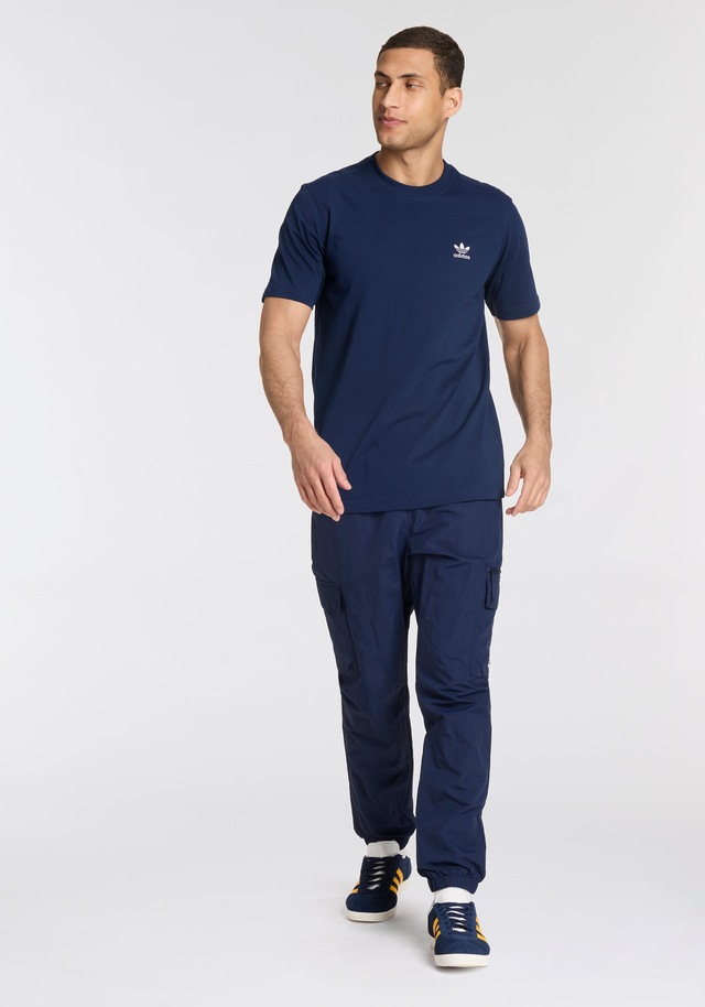 adidas Originals T-Shirt »TREFOIL ESSENTIALS« mit Trefoil Logo auf der Brust, Kurzarm, aus Baumwolljersey