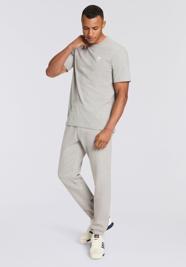 adidas Originals T-Shirt »TREFOIL ESSENTIALS« mit Trefoil Logo auf der Brust, Kurzarm, aus Baumwolljersey