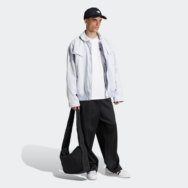 adidas Originals T-Shirt »TREFOIL ESSENTIALS« mit Trefoil Logo auf der Brust, Kurzarm, aus Baumwolljersey