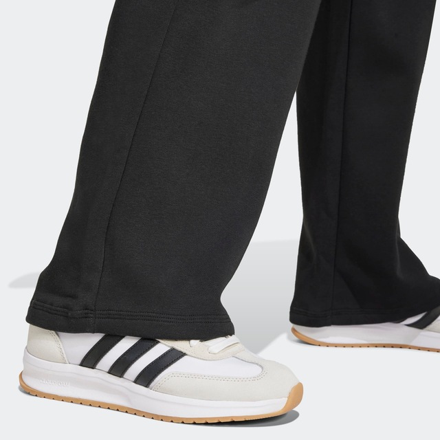 adidas Sportswear Sporthose »ESSENTIALS SMALL LOGO FEEL COZY OPEN-HEM« für Erwachsene, sportlicher Stil, mit Kordelverschluss
