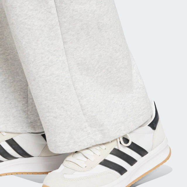 adidas Sportswear Sporthose »ESSENTIALS SMALL LOGO FEEL COZY OPEN-HEM« für Erwachsene, sportlicher Stil, mit Kordelverschluss