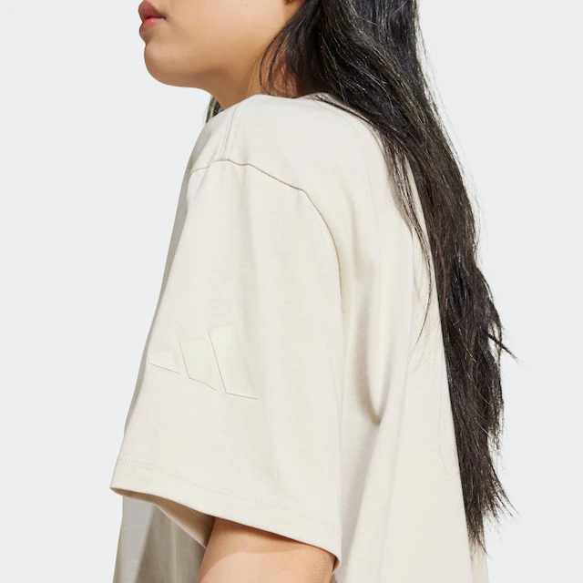 adidas Sportswear T-Shirt »ESSENTIALS CONTEMPORARY LOGO BOYFRIEND« für Erwachsene, mit Rundhalsausschnitt, ohne Verschluss, aus Baumwolle