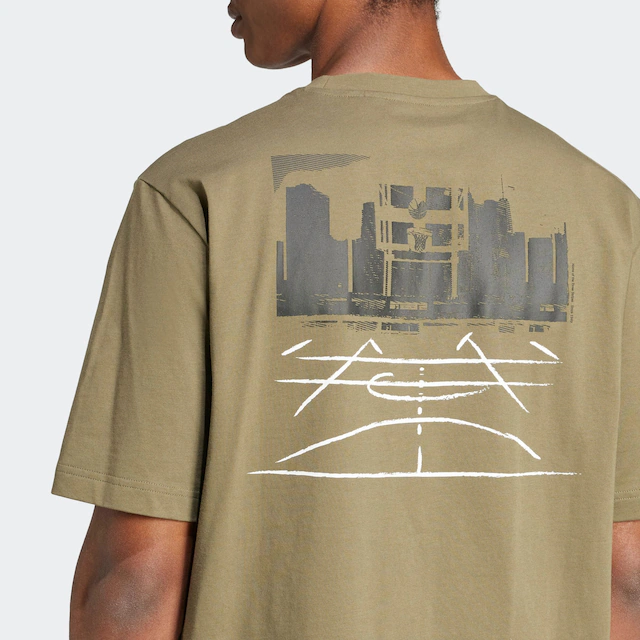 adidas Sportswear T-Shirt »CODES PHOTOREAL GRAPHIC« sportlicher Stil, ohne Verschluss, mit Rückenprint, aus Baumwolle