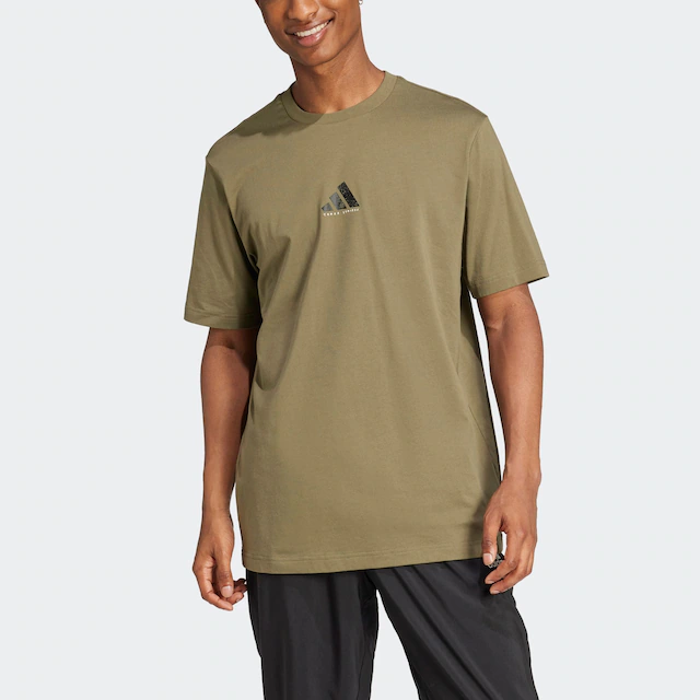 adidas Sportswear T-Shirt »CODES PHOTOREAL GRAPHIC« sportlicher Stil, ohne Verschluss, mit Rückenprint, aus Baumwolle