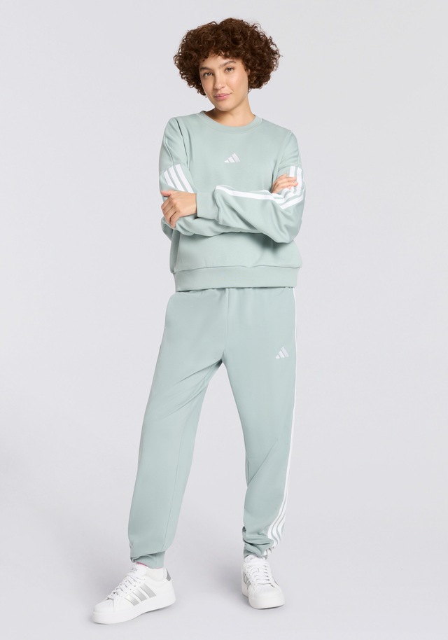 adidas Sportswear Sporthose »ESSENTIALS 3-STREIFEN« für Erwachsene, aus Baumwolle und Elasthan, mit Kordelverschluss