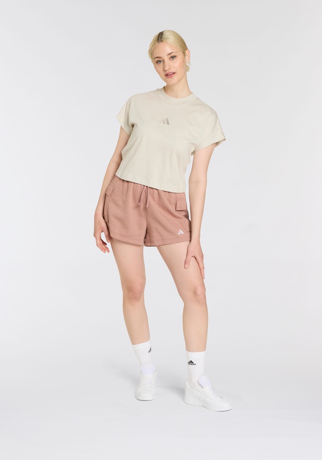 adidas Sportswear Shorts »ESSENTIALS SMALL LOGO FRENCH TERRY« lockere Passform, mit Kordelverschluss, aus weichem French Terry