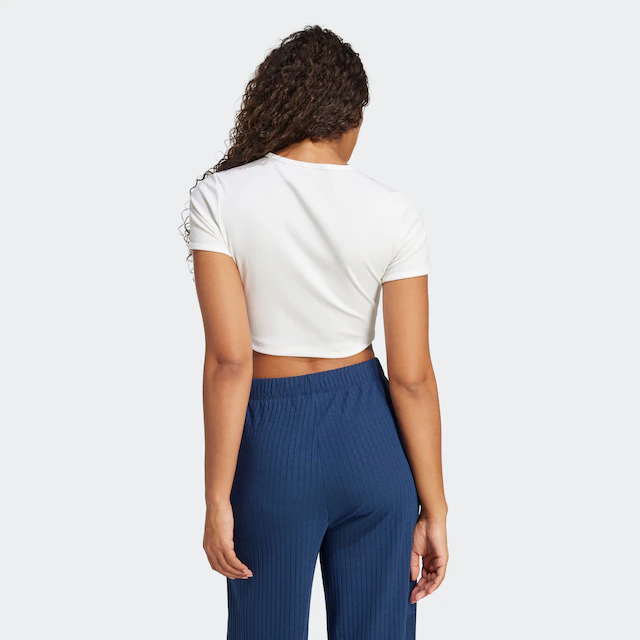 adidas Originals T-Shirt »ESS RIB TEE« figurbetonte Passform, schmaler Schnitt, kürzerer Schnitt