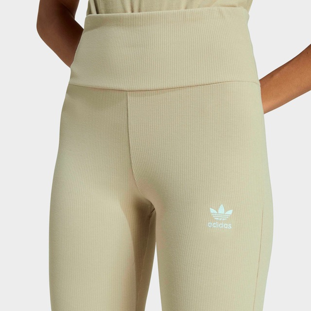 adidas Originals Leggings »ESSENTIALS RIB FLARED« mit ausgestelltem Bein, in Ripp-Optik, eng anliegende Passform